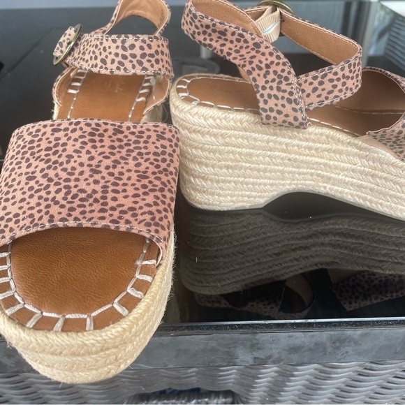 Universal Thread Women's Brown Espadrilles - Picture 2 of 6